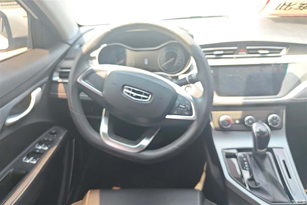 Geely Emgrand, 2022 15