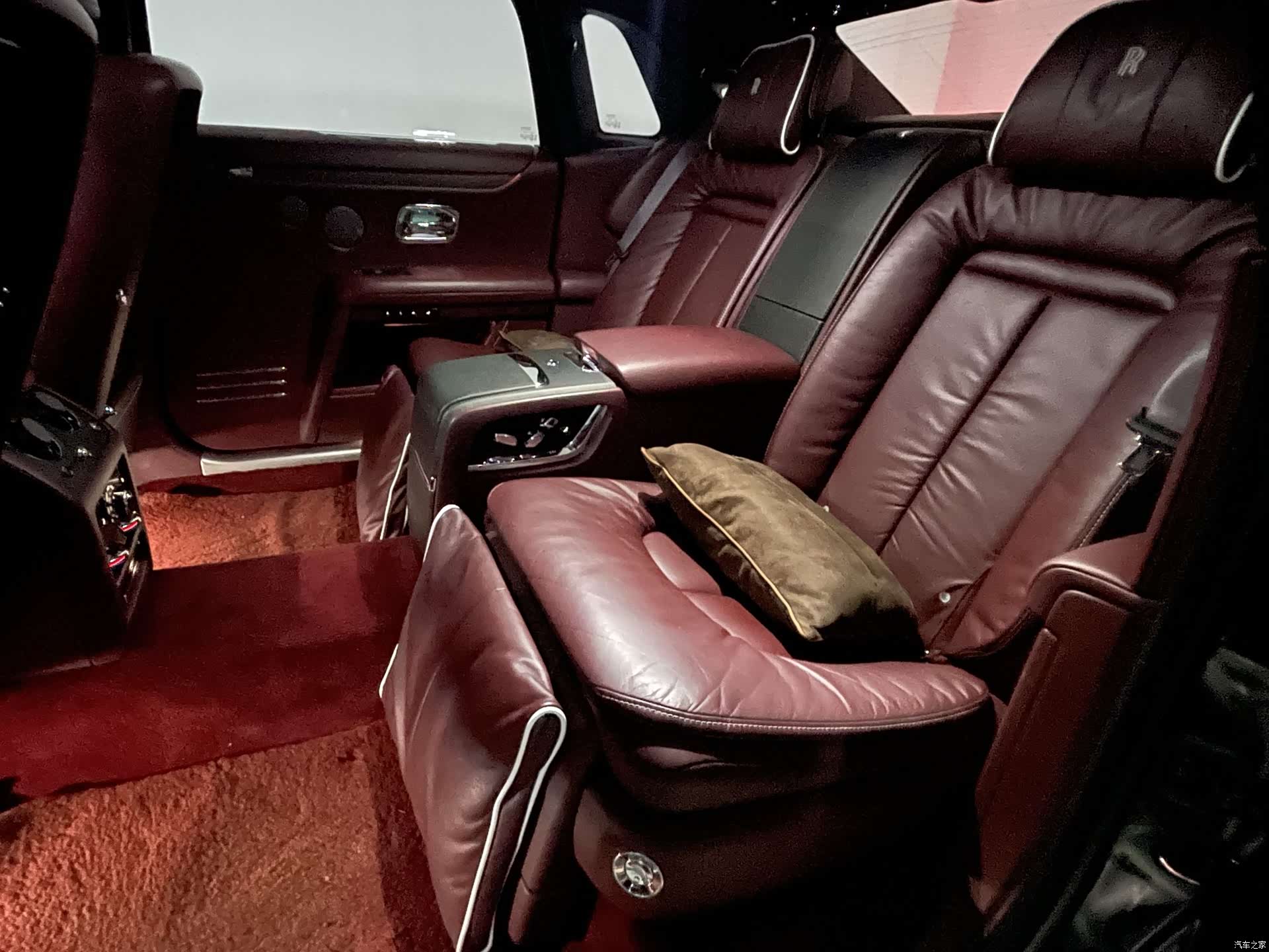 Rolls-Royce Ghost, 2021 8