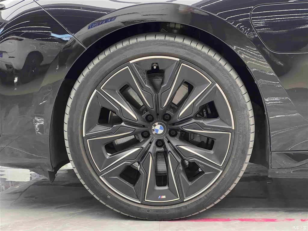BMW i7, 2023 4