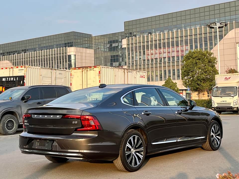 Volvo S90