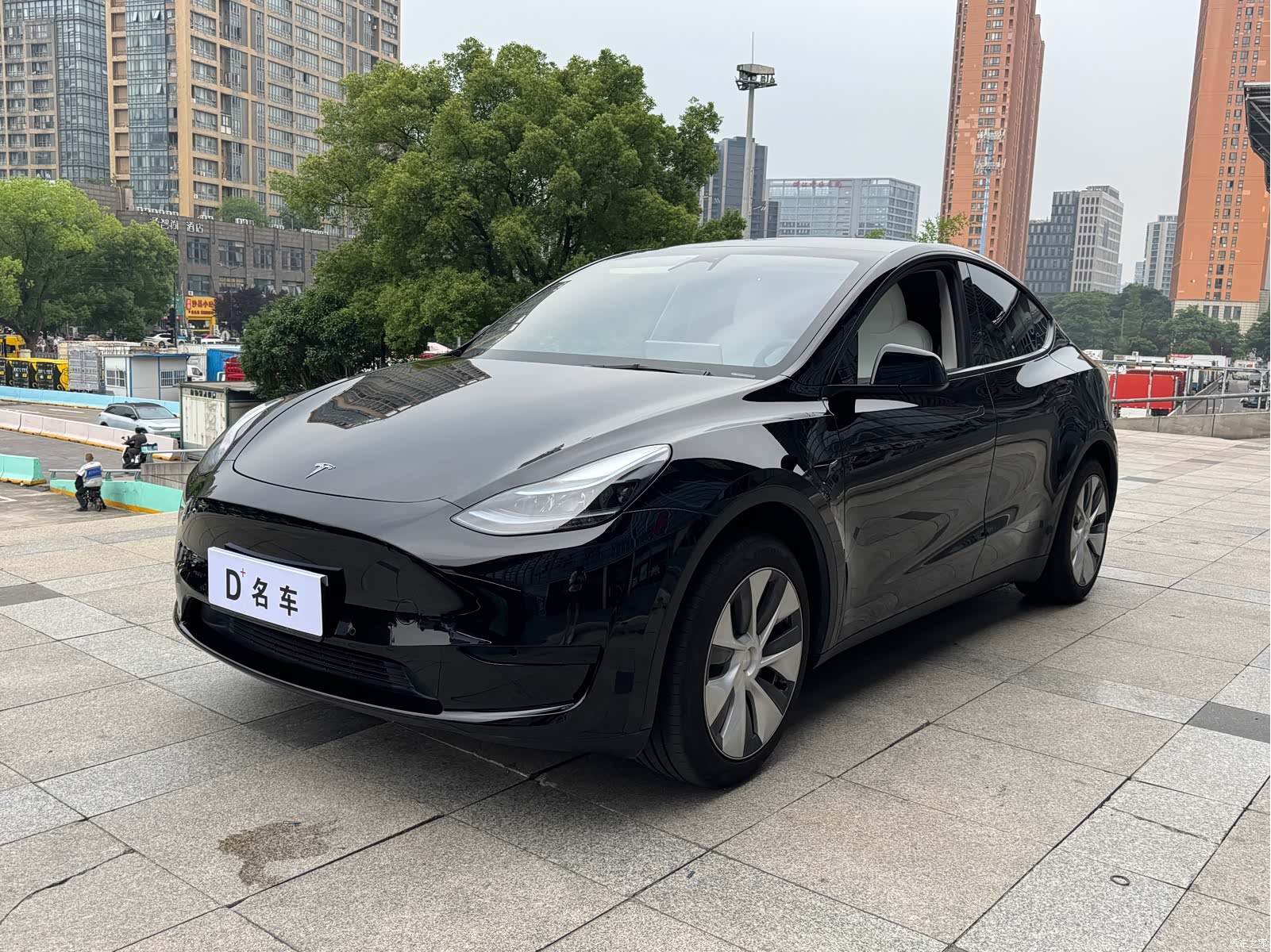 Tesla Model Y, 2023 1