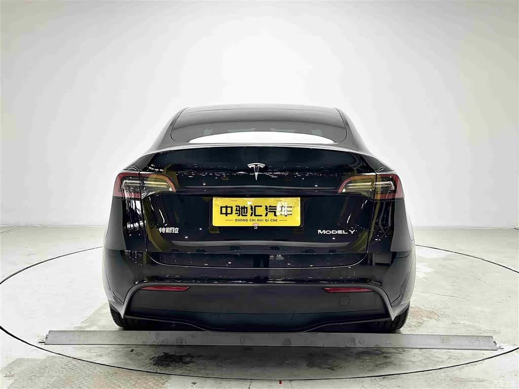 Tesla Model Y, 2023 18