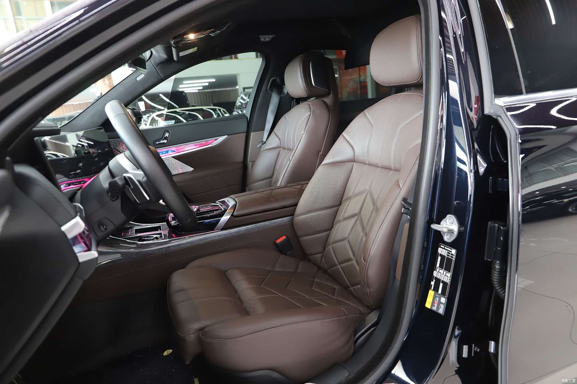 BMW i7, 2025 6