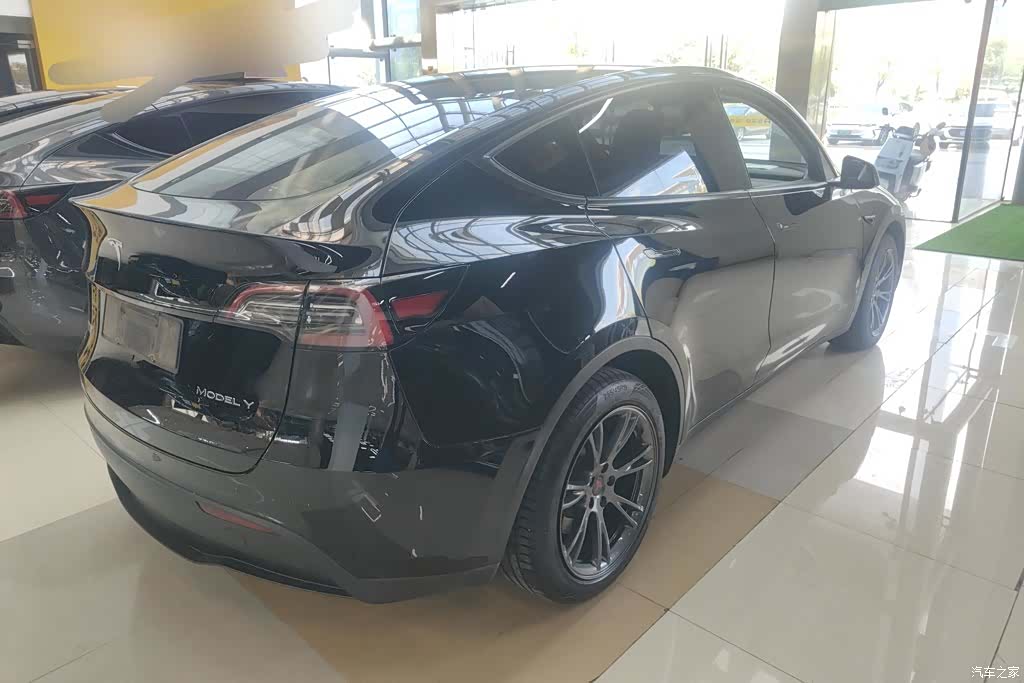 Tesla Model Y, 2024 3
