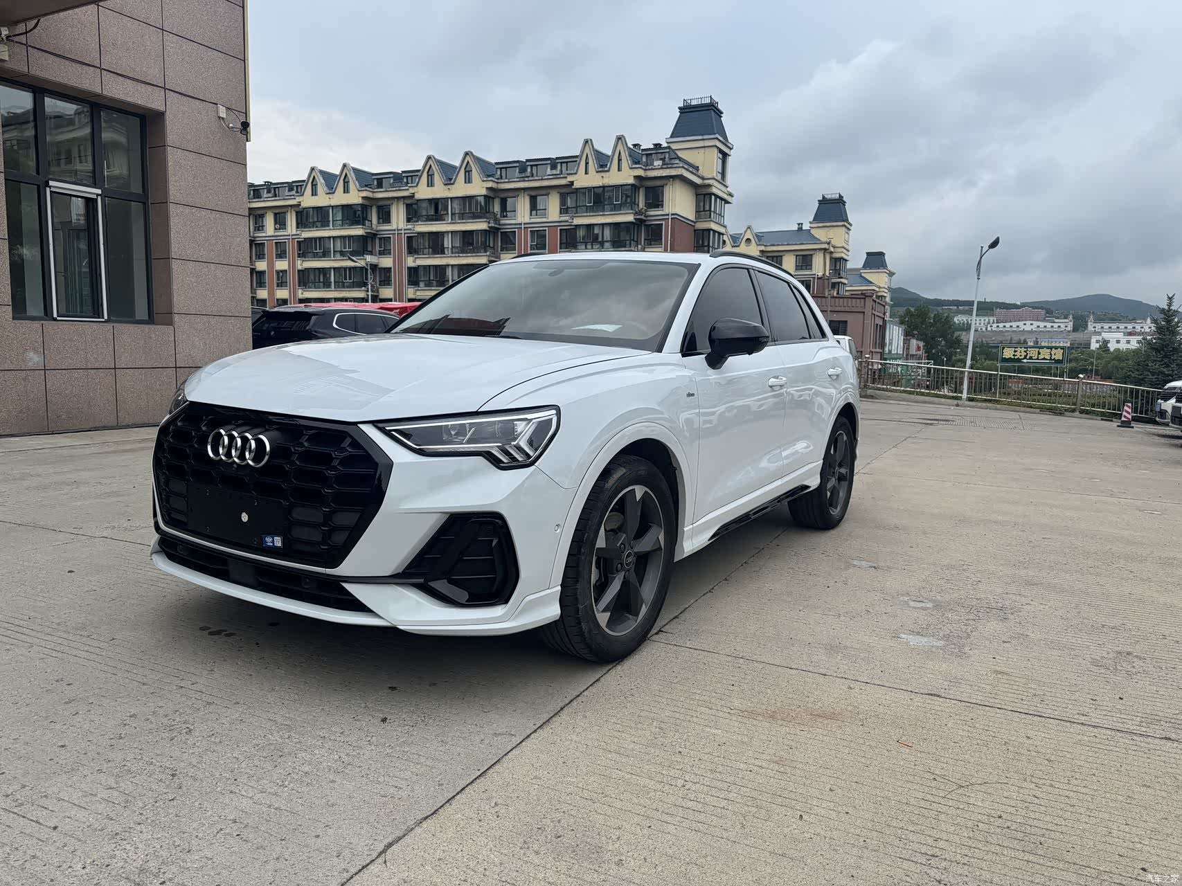 Audi Q3, 2023 1