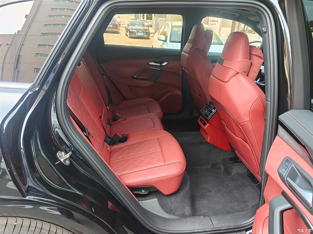 Audi Q5L, 2026 11