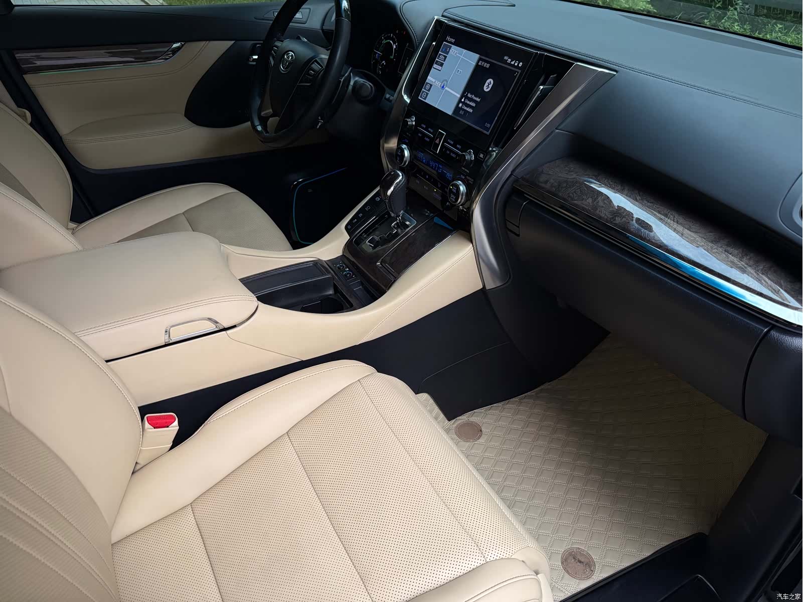 Toyota Alphard, 2023 9
