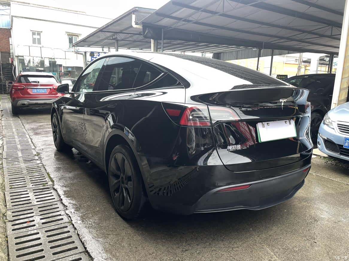 Tesla Model Y, 2024 17