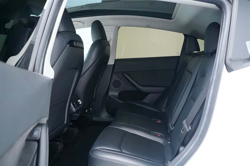 Tesla Model Y, 2022 все фото