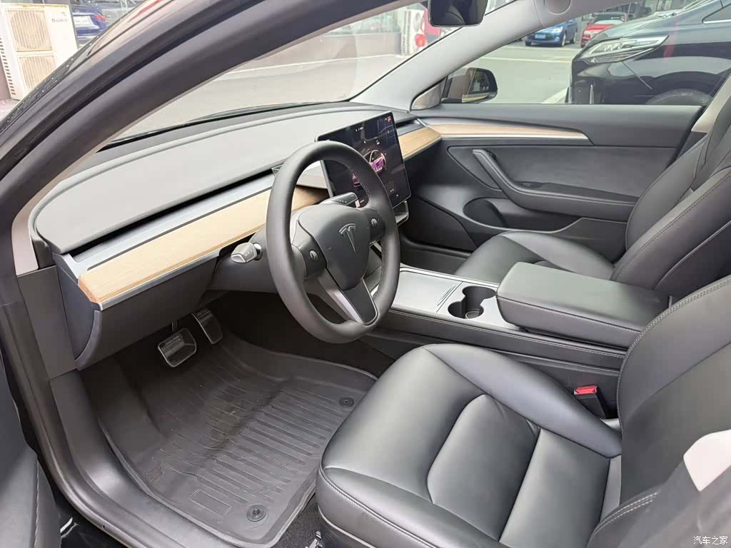 Tesla Model 3, 2023 13