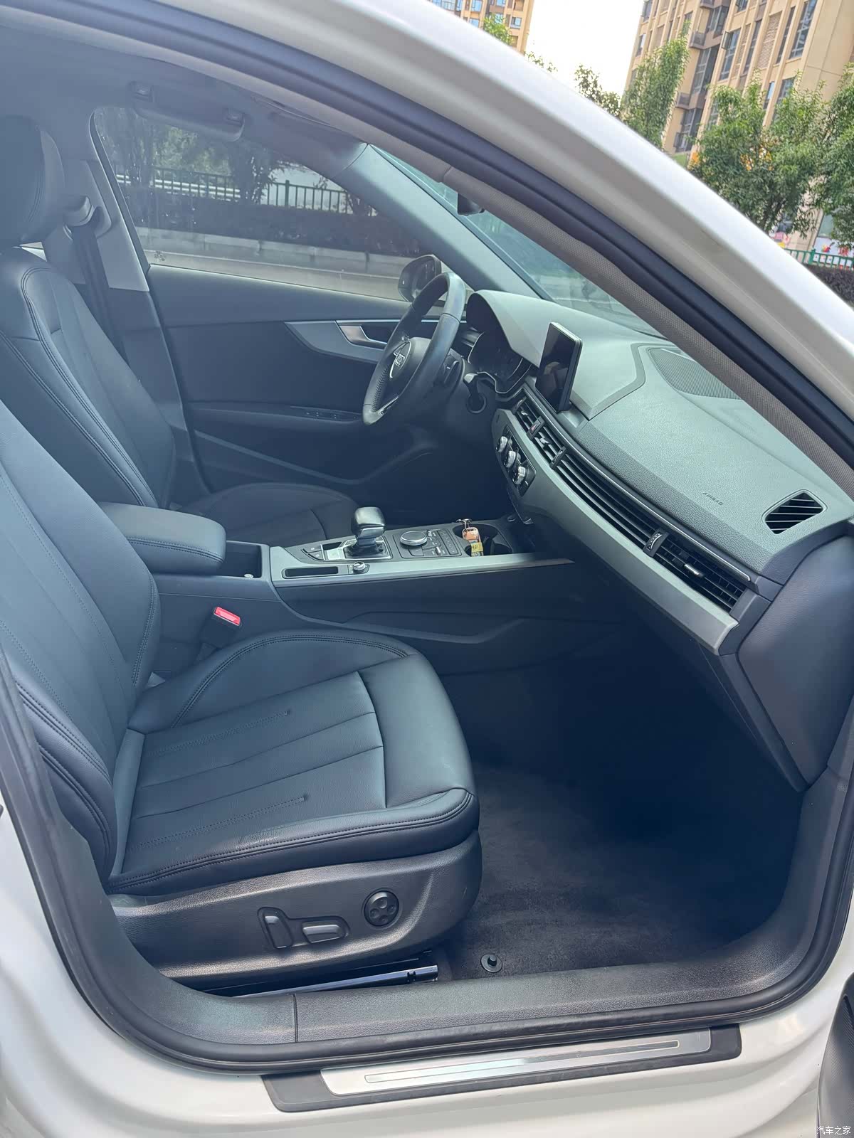 Audi A4L, 2019 11