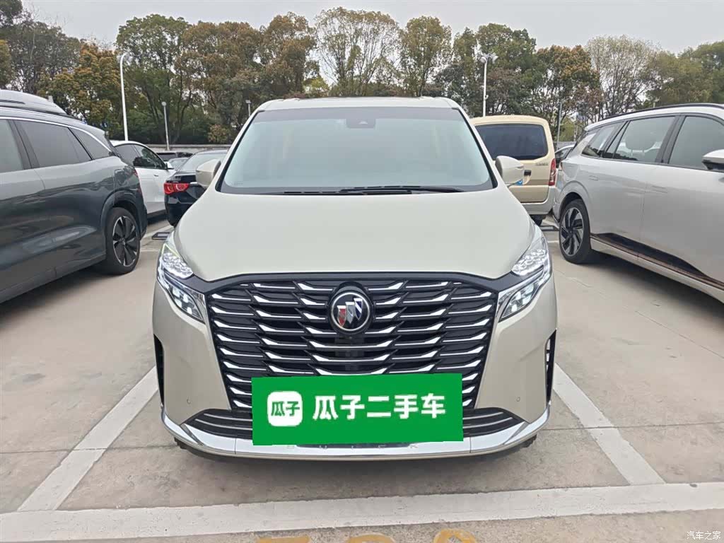 Buick GL8, 2022 3