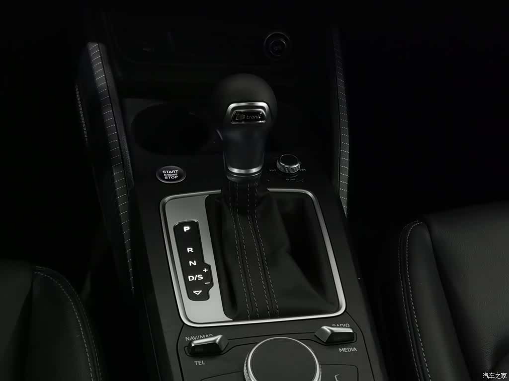 Audi Q2L, 2024 13