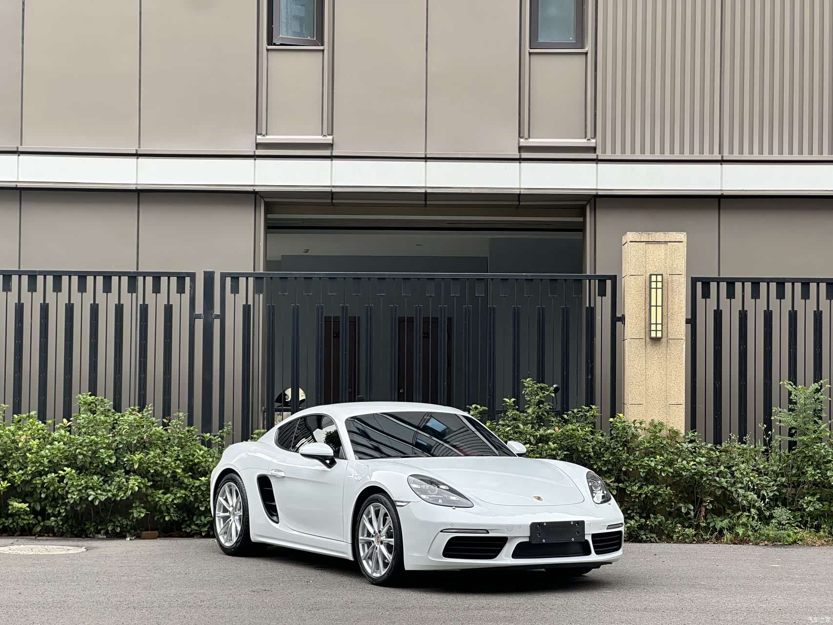 Porsche Cayman, 2020 3