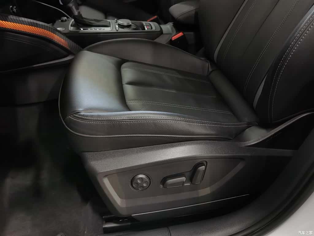 Audi Q2L, 2024 20