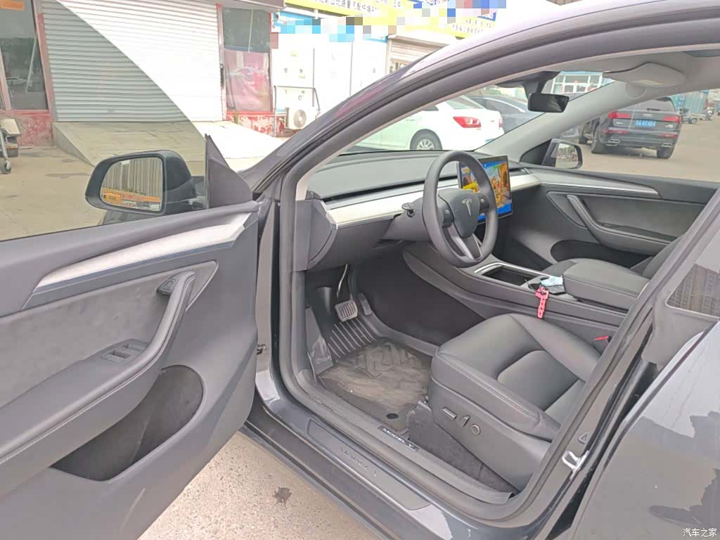 Tesla Model Y, 2024 13