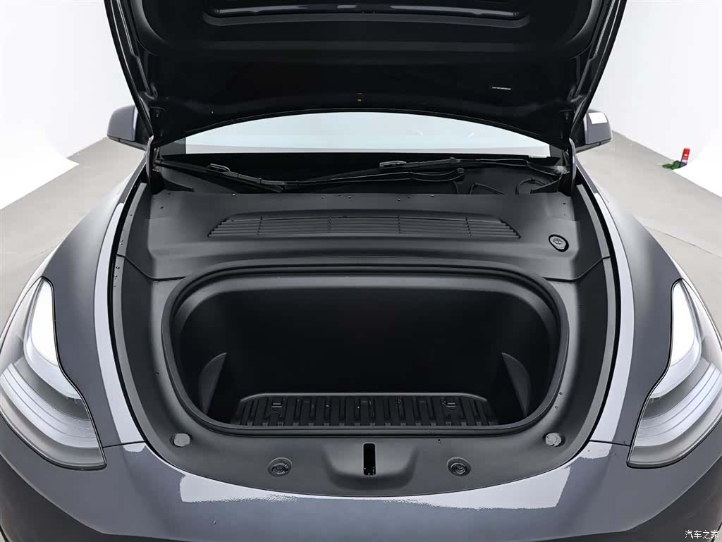 Tesla Model Y, 2024 17