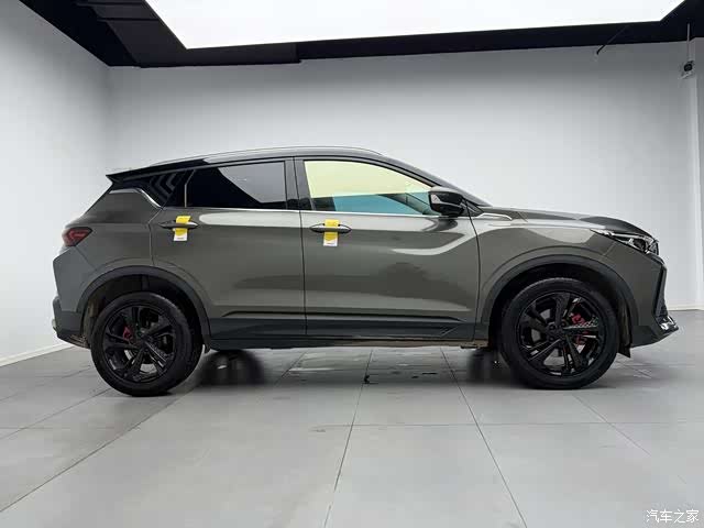 Geely Coolray, 2022 13