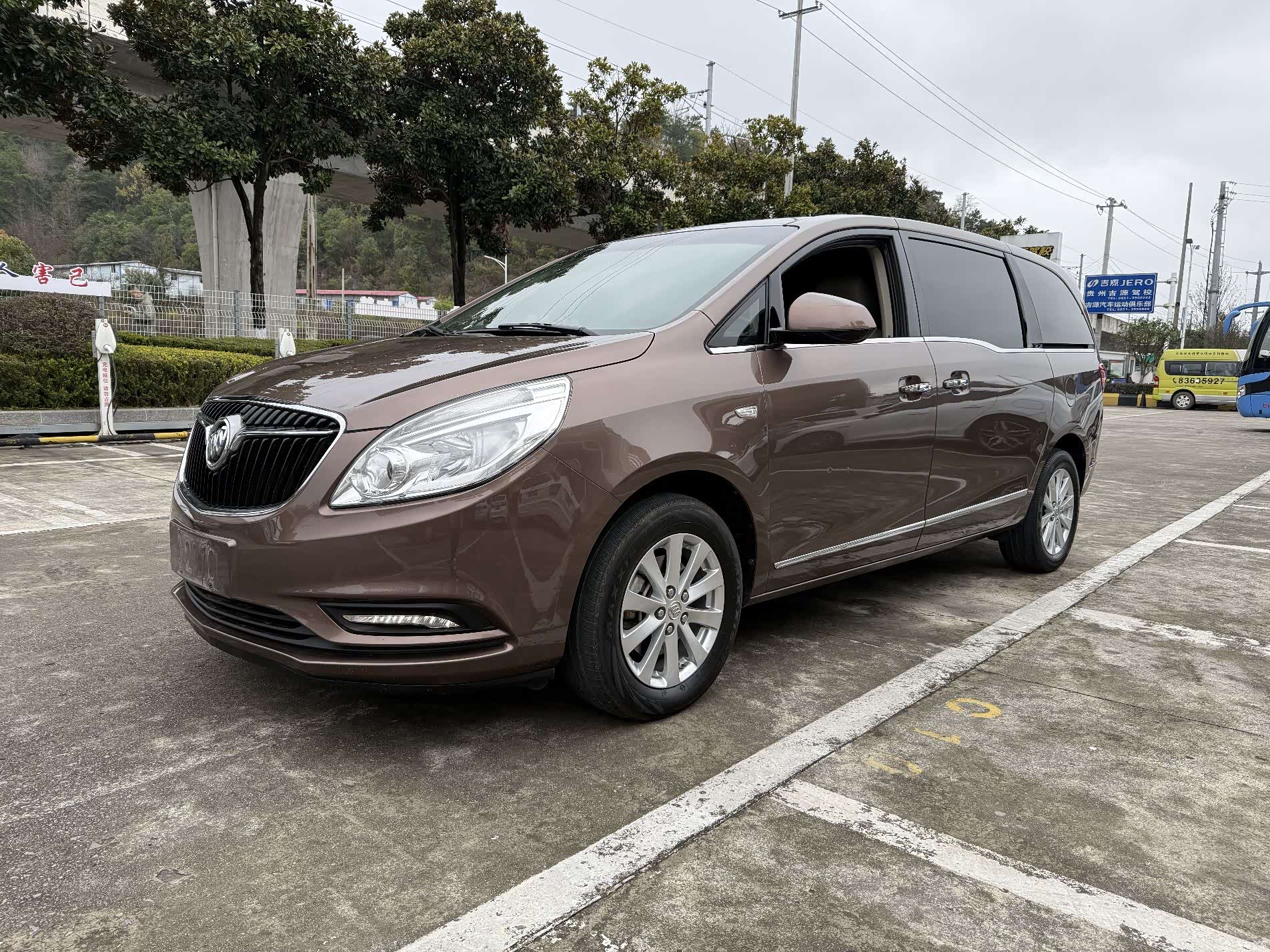 Buick GL8, 2019 3