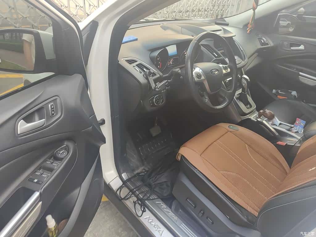 Ford Kuga, 2015 13