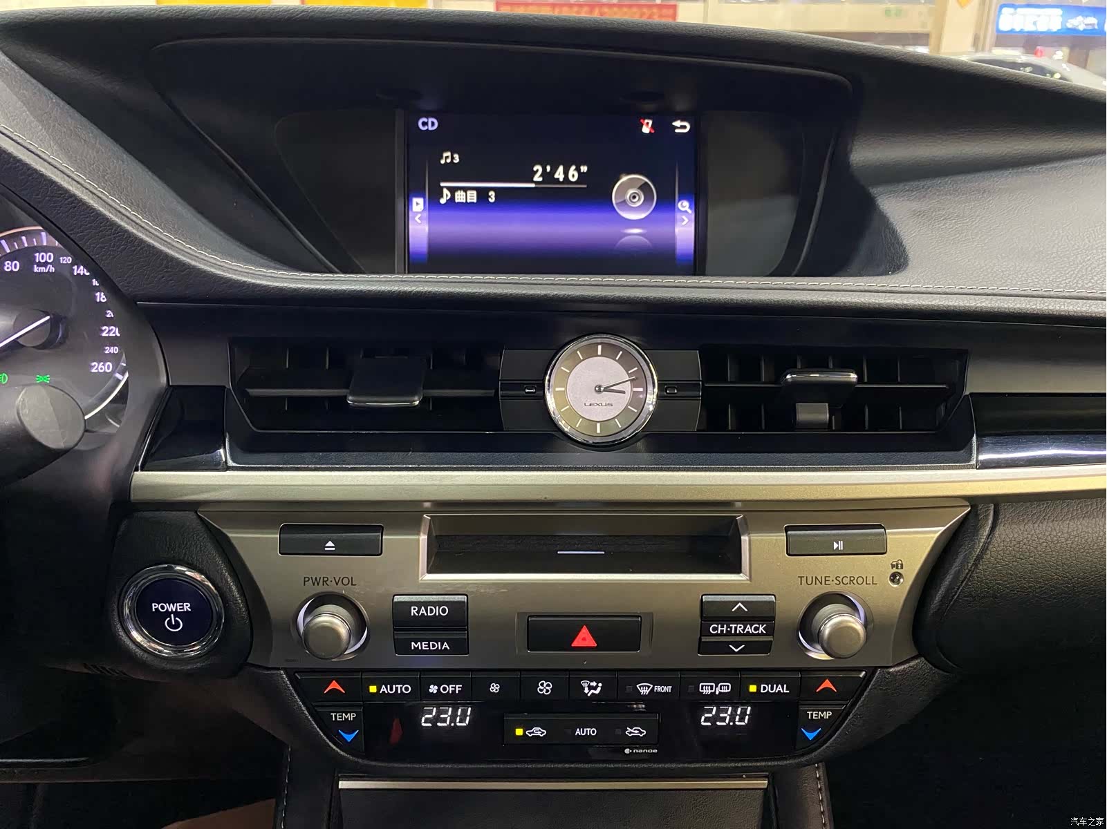 Lexus ES, 2017 11