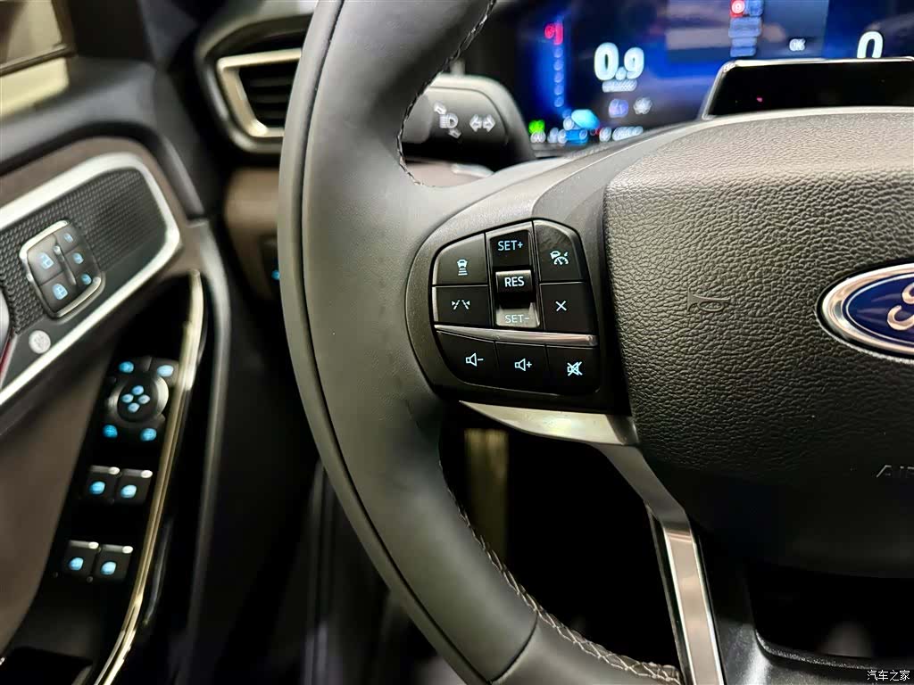 Ford Explorer, 2026 14