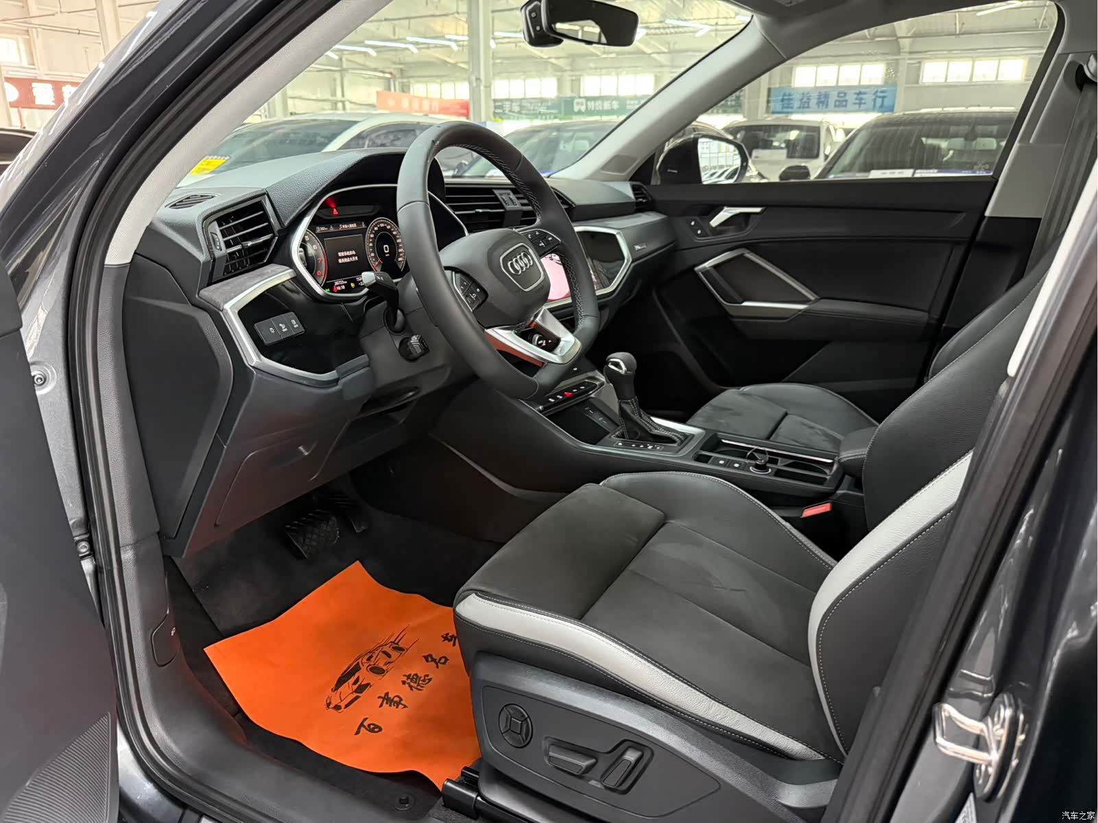 Audi Q3, 2023 4