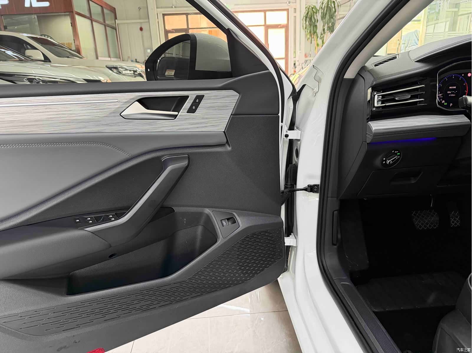 Volkswagen Sagitar, 2022 9