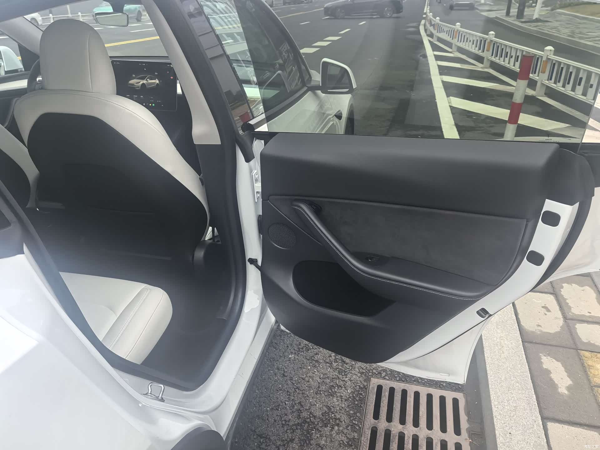 Tesla Model Y, 2022 13