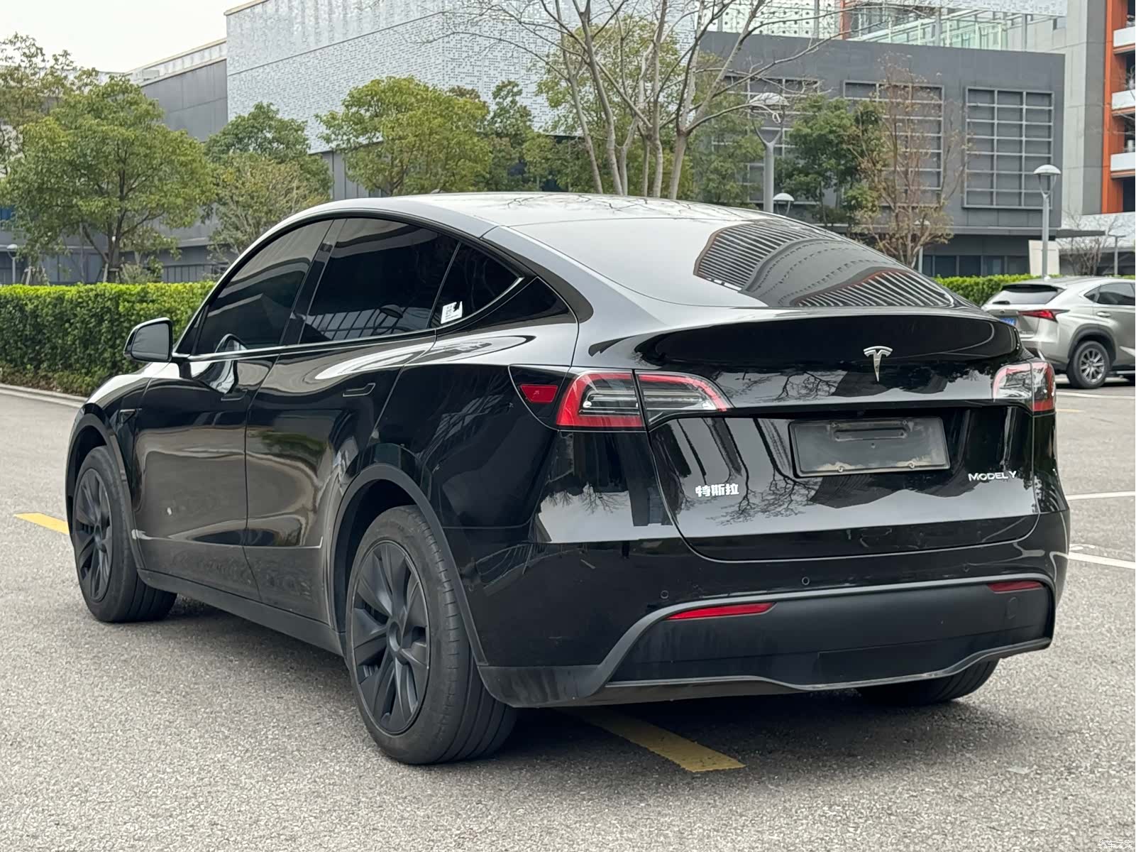 Tesla Model Y, 2024 18
