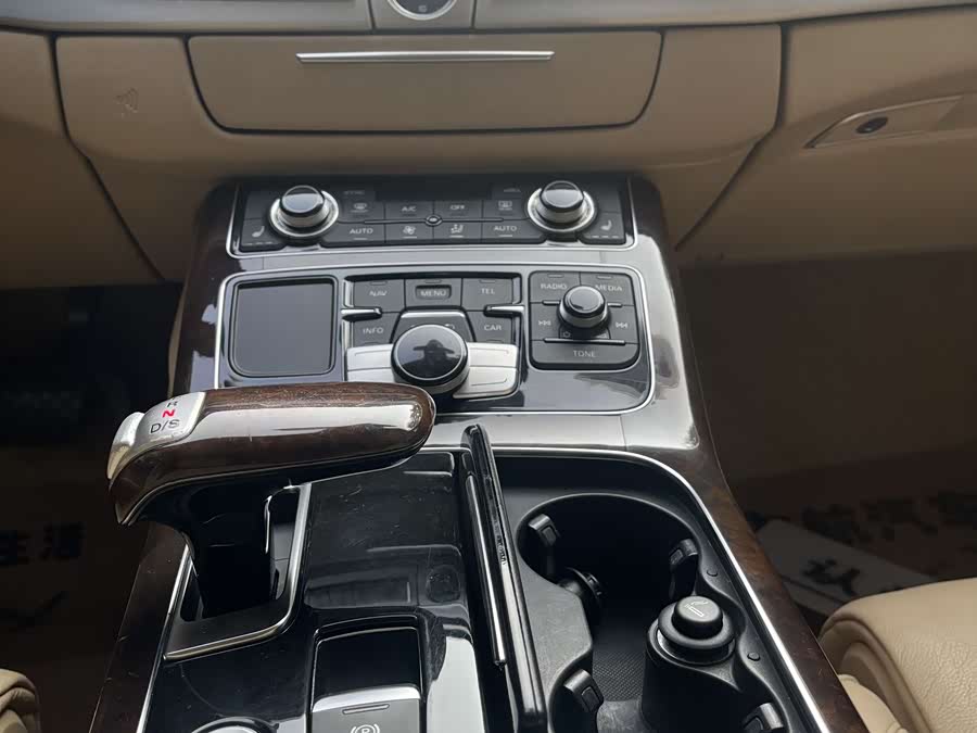 Audi A8 2014, фото 12