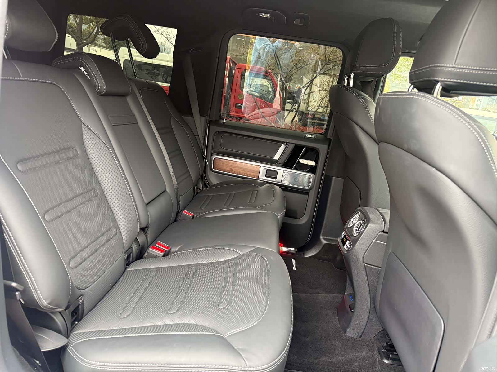 Mercedes-Benz G-Class, 2025 8