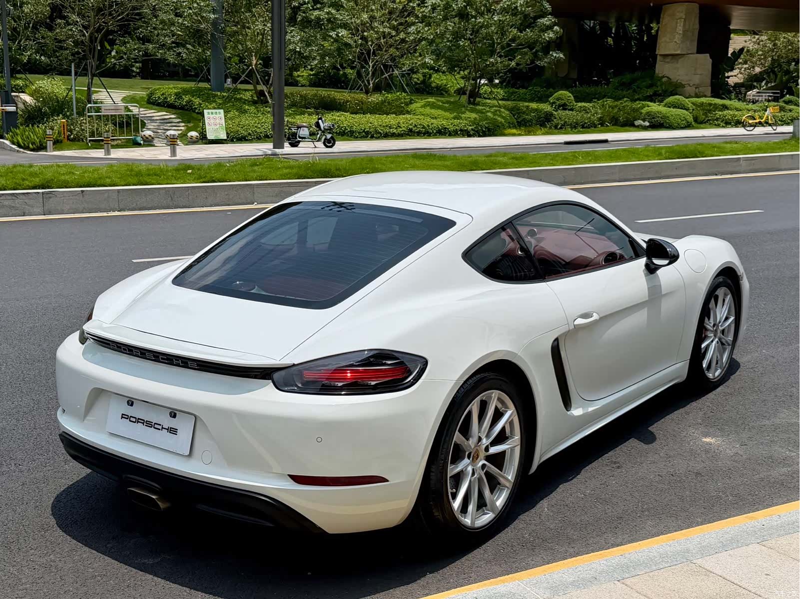 Porsche Cayman, 2019 все фото