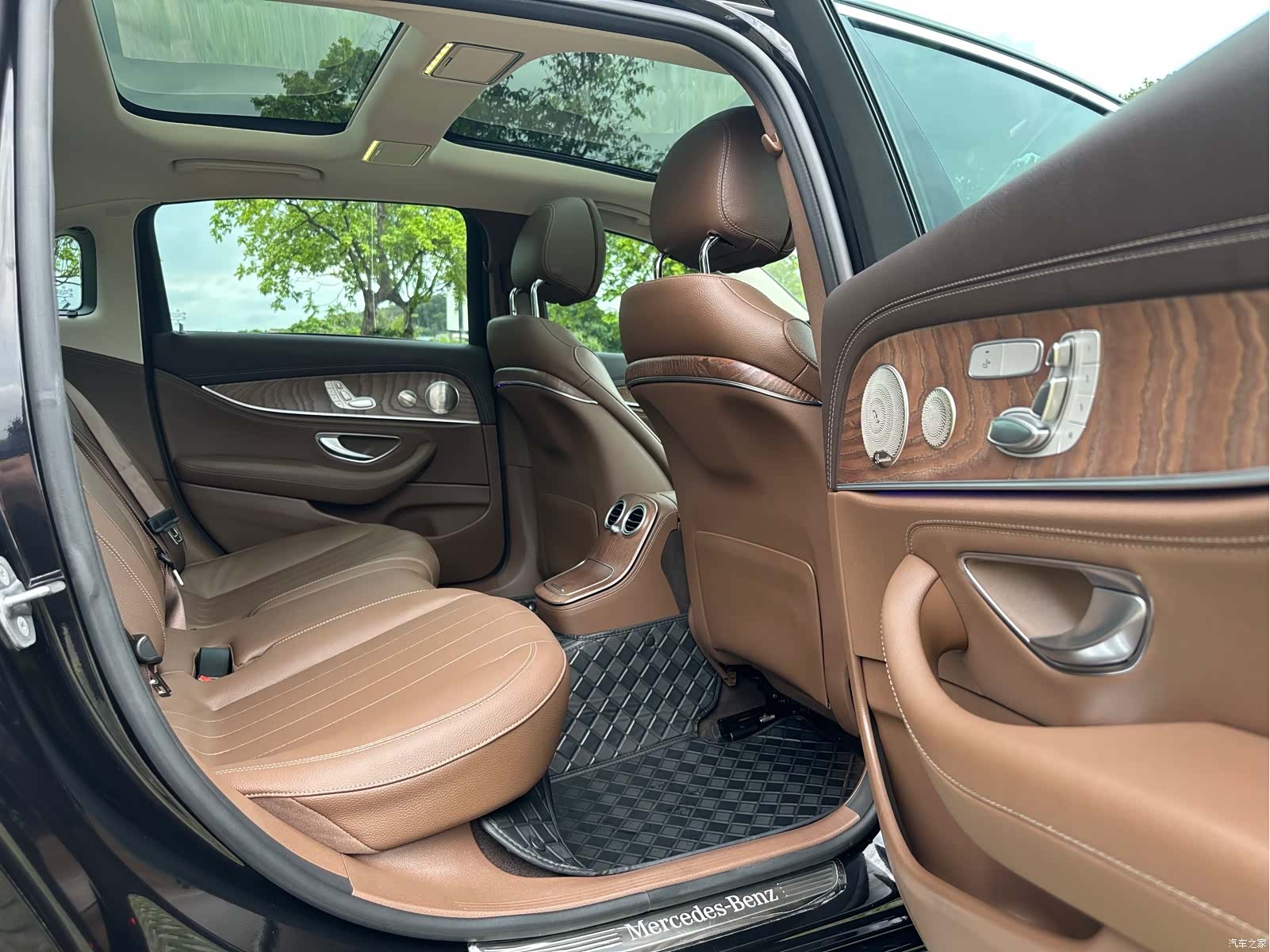 Mercedes-Benz E-Class, 2022 11