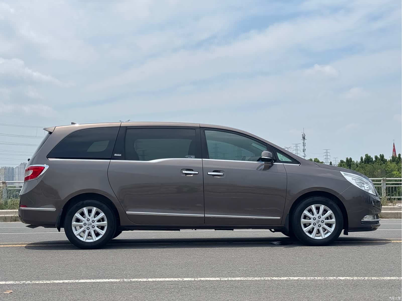 Buick GL8, 2012 4