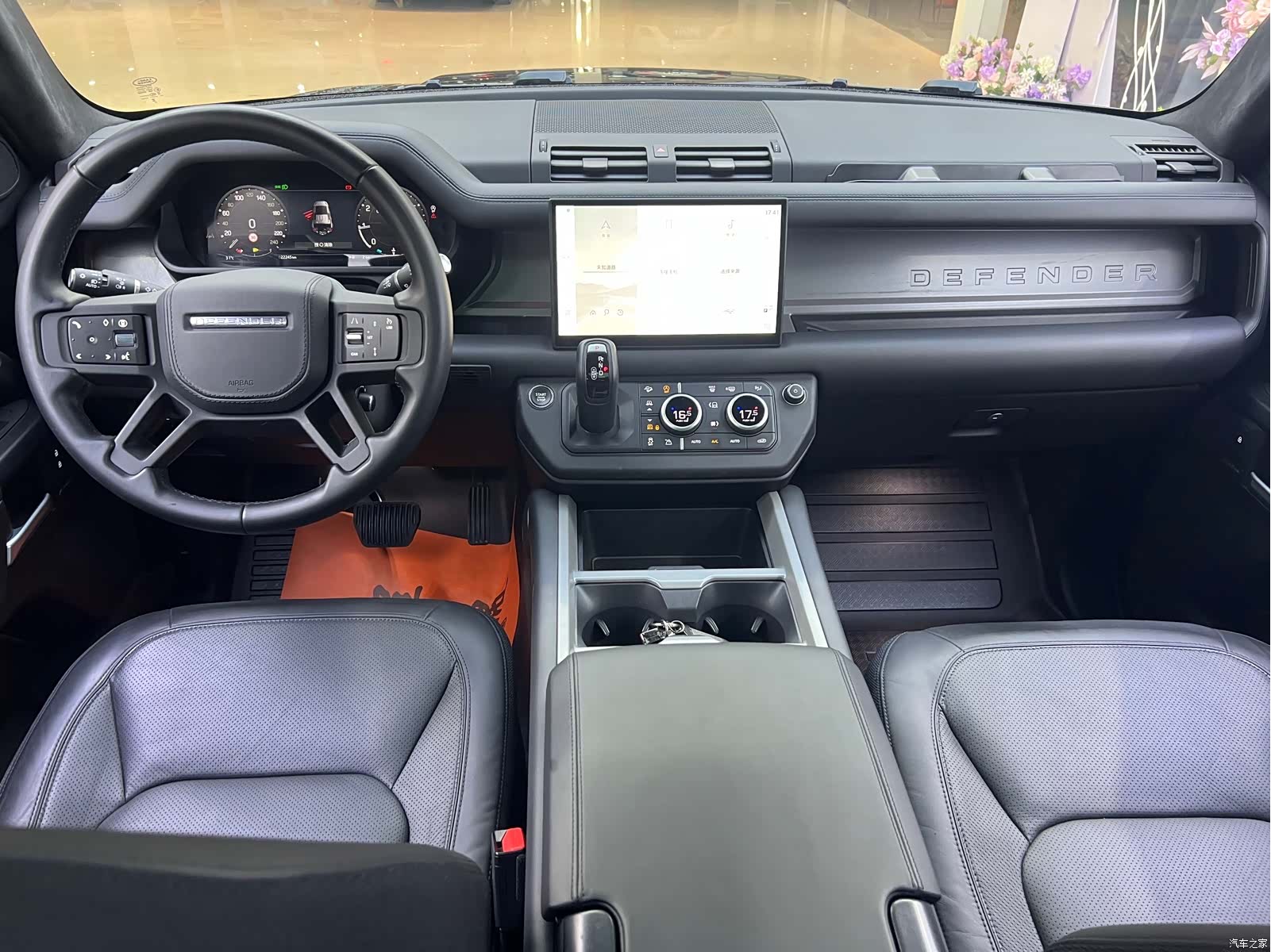 Land Rover Defender, 2025 14