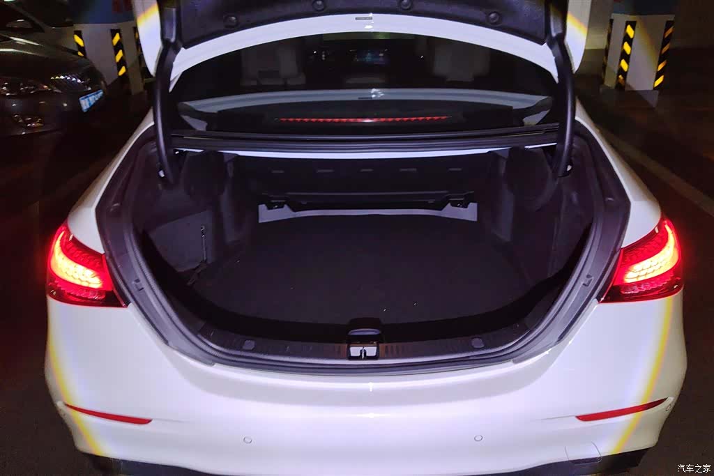 Mercedes-Benz E-Class, 2023 4
