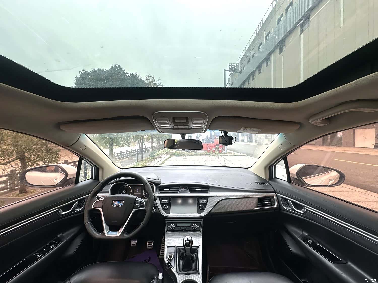 Geely Emgrand, 2017 9