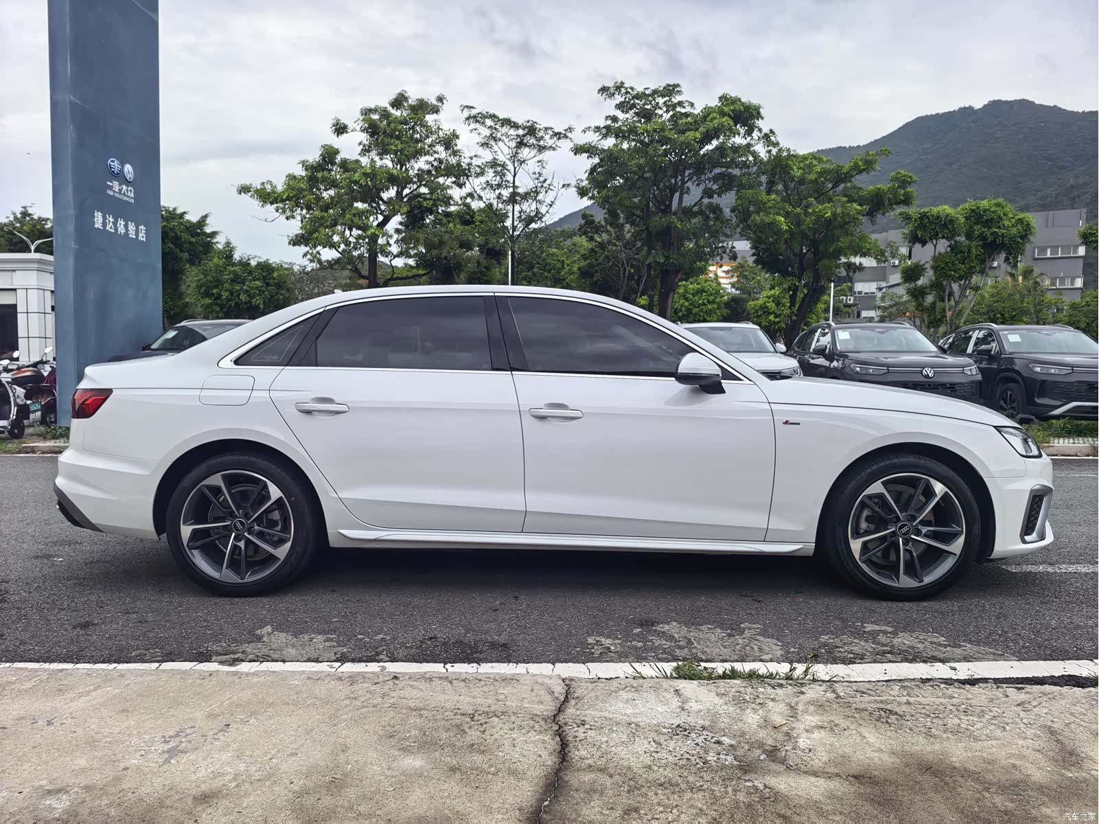 Audi A4L, 2023 13