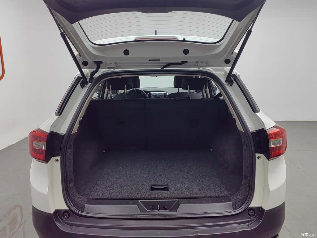 DongFeng AX3, 2016 16