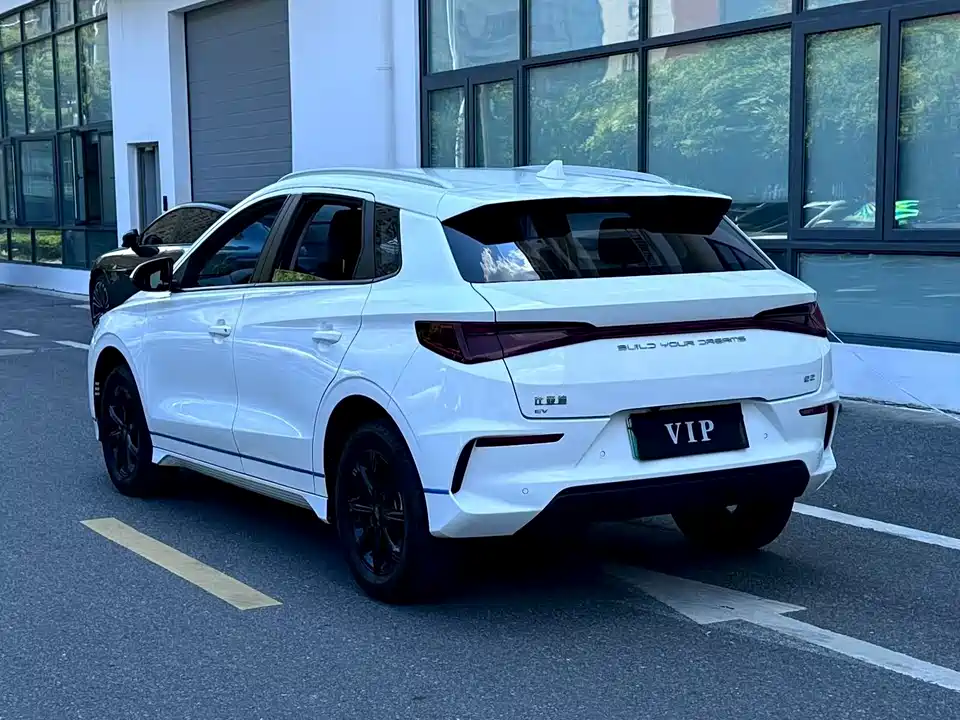 BYD e2