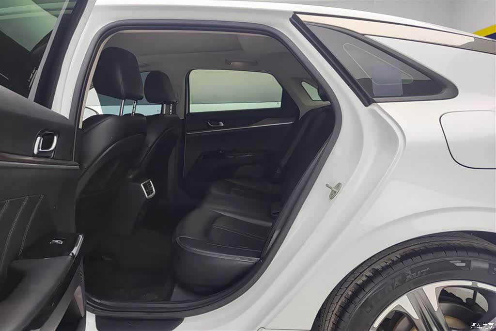 Kia K5, 2021 11