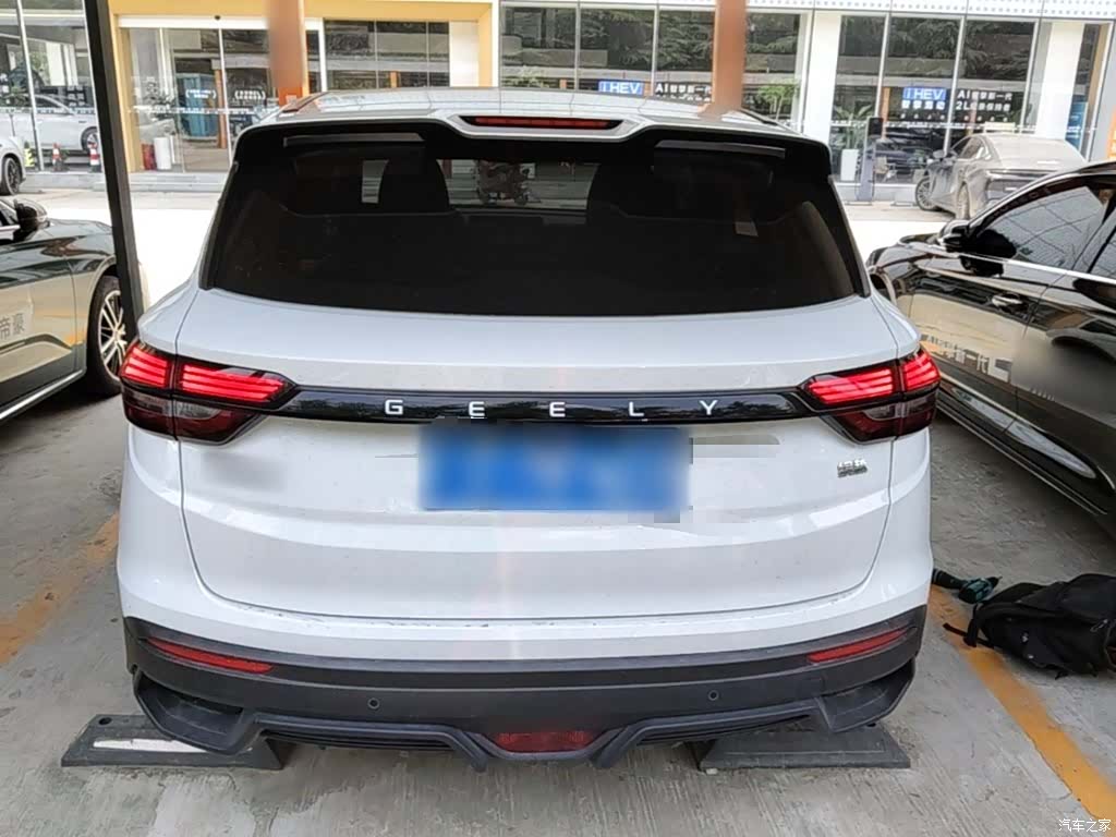 Geely Coolray, 2025 6