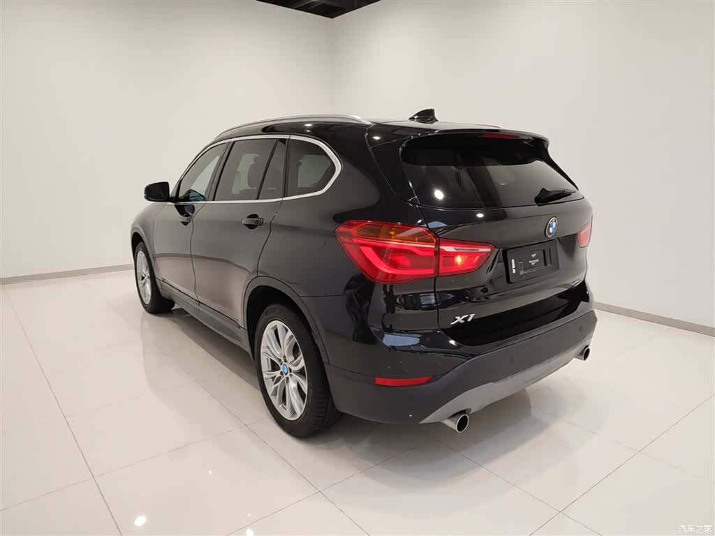 BMW X1, 2019 все фото