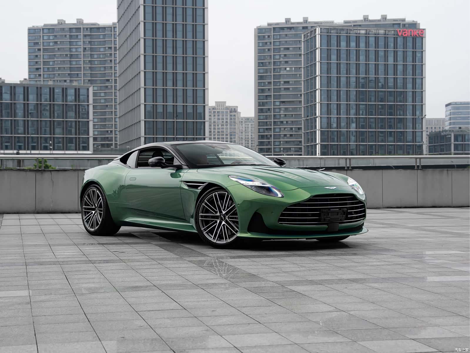 Aston Martin DB12, 2024 6