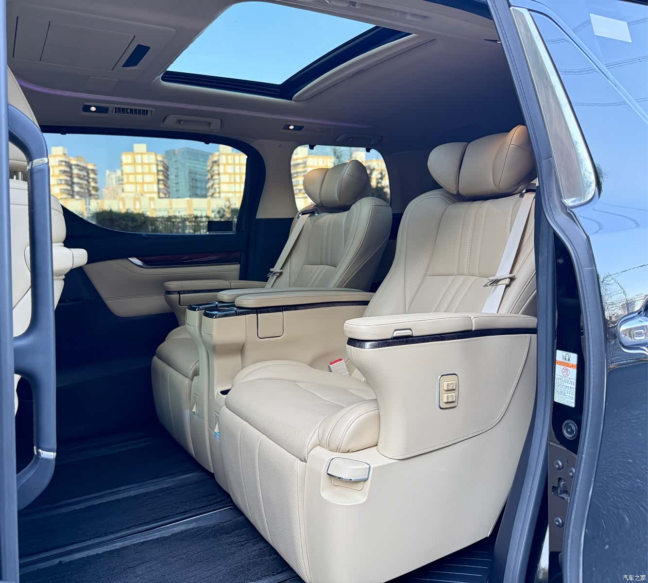 Toyota Alphard, 2017 11