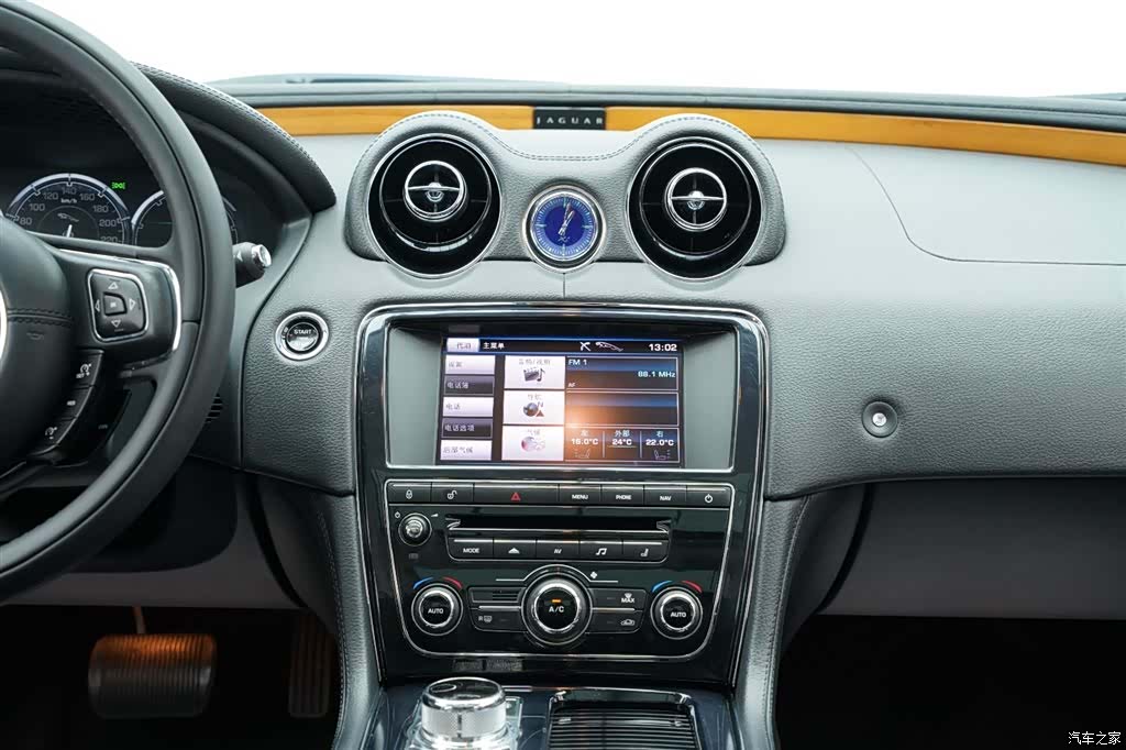 Jaguar XJ, 2013 17