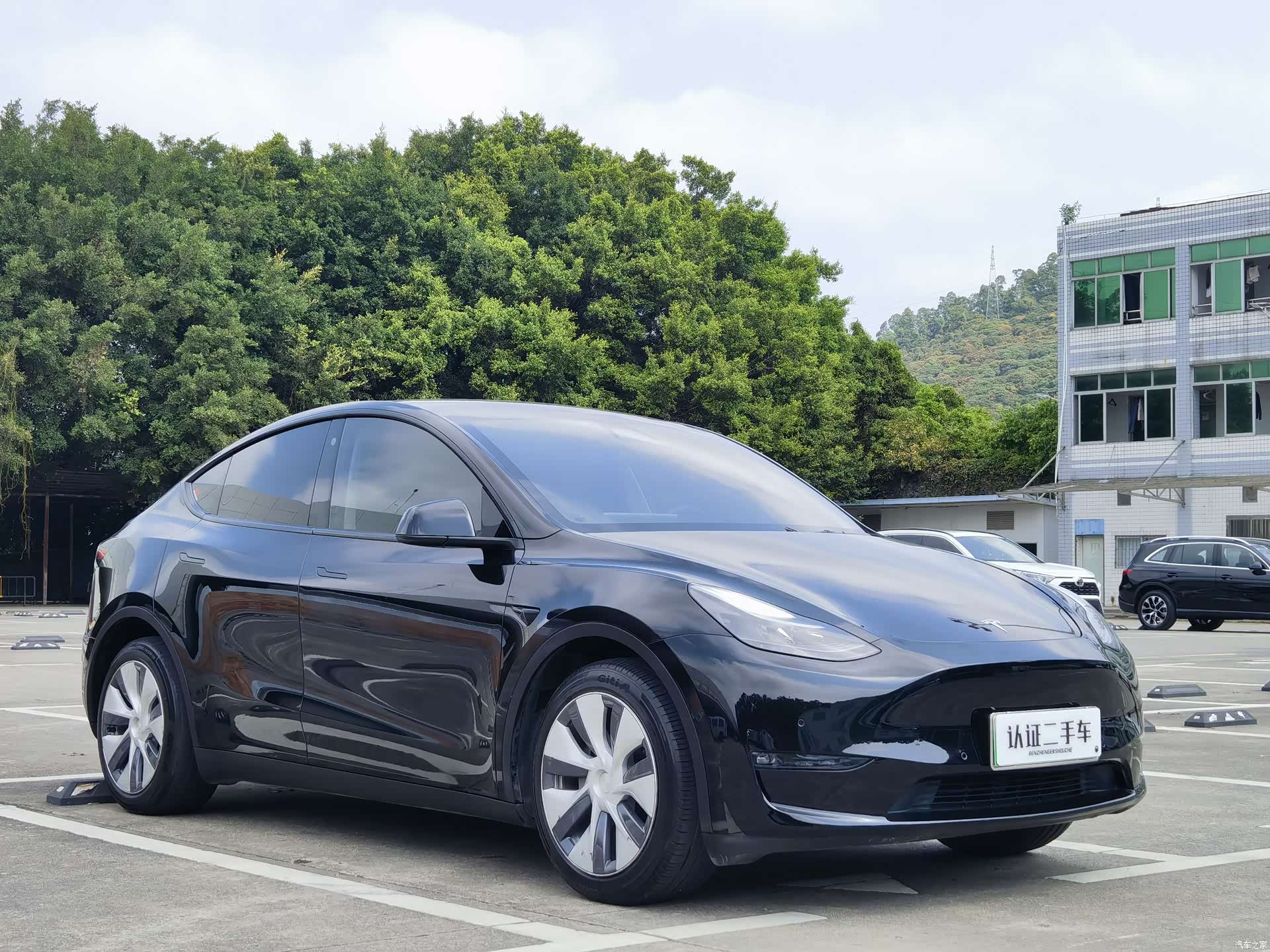 Tesla Model Y, 2022 3