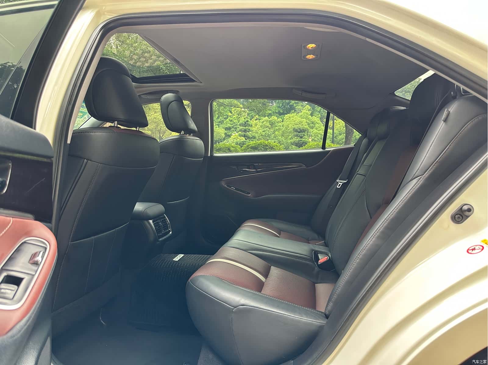 Toyota Crown, 2018 все фото
