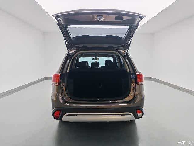 Mitsubishi Outlander, 2020 13